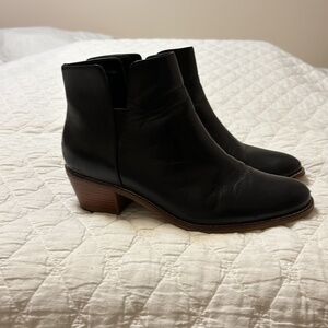 COLE HAAN ABBOTT BLACK LEATHER BOOTIE  Womens 6.5  Stacked/block Heel